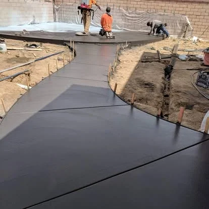 Crew troweling edge